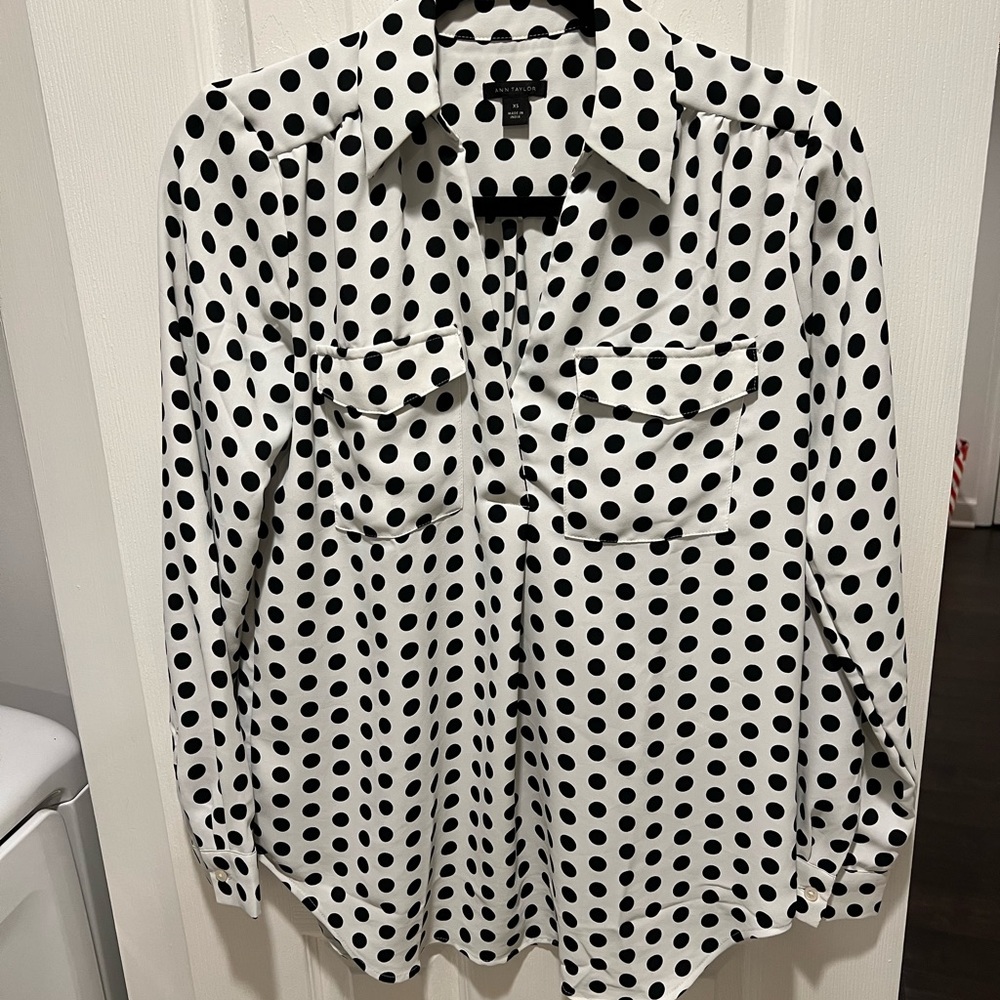 Ann Taylor polka dot shirt. Size xs